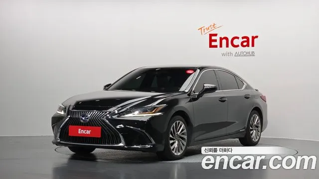 Lexus ES 2019 — photo 1