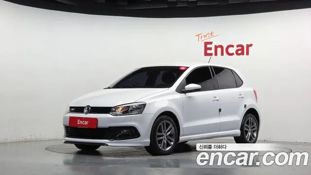 Volkswagen Polo 2015 — photo 1