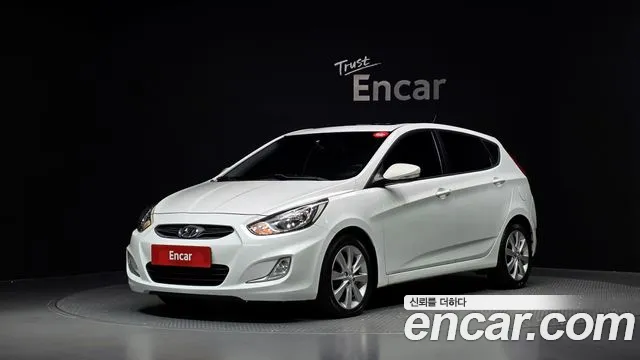 Hyundai Accent 2013 — photo 1