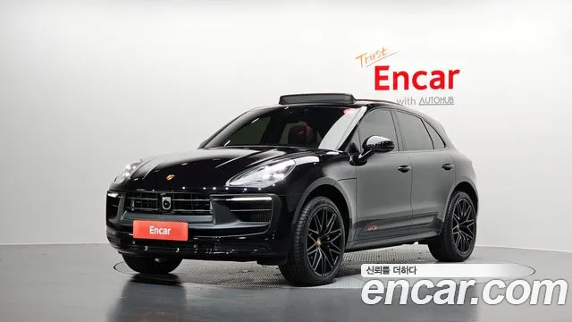 Porsche Macan 2023 — photo 1