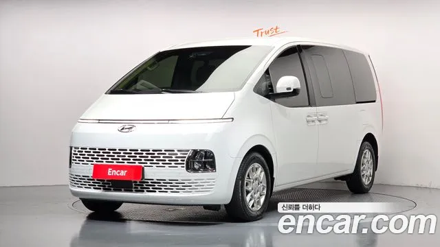 Hyundai Staria 2023 — photo 1