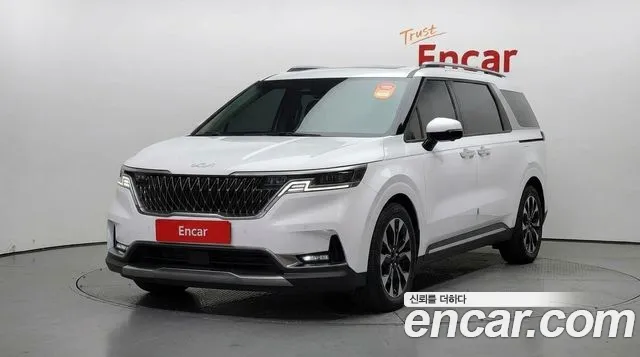 Kia Canival 2023 — photo 1