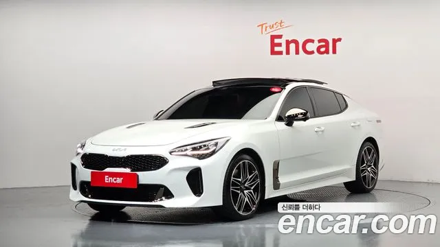 Kia Stinger 2023 — photo 1