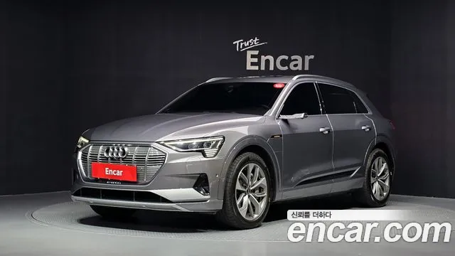 Audi e-tron 2023 — photo 1