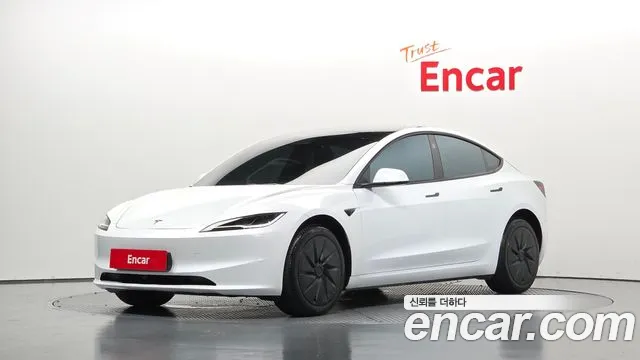 Tesla Model 3 2026 — photo 1