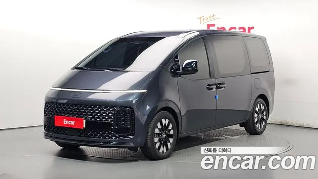 Hyundai Staria 2025 — photo 1