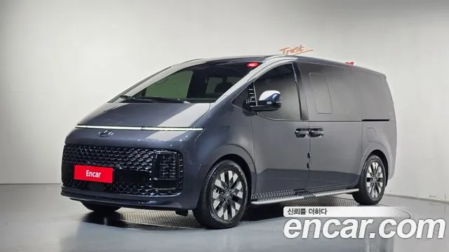 Hyundai Staria 2023 — photo 1