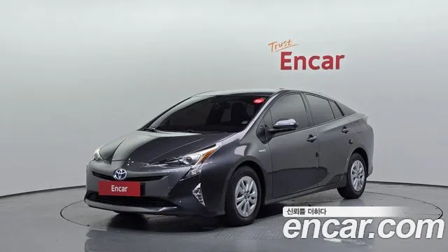 Toyota Prius 2018 — photo 1