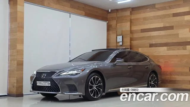 Lexus LS 2022 — photo 1
