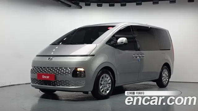 Hyundai Staria 2022 — photo 1