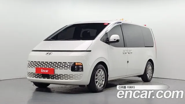Hyundai Staria 2022 — photo 1