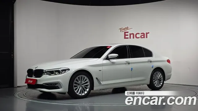 BMW 5-Series 2018 — photo 1
