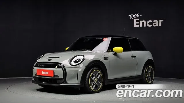 Mini Cooper 2023 — photo 1