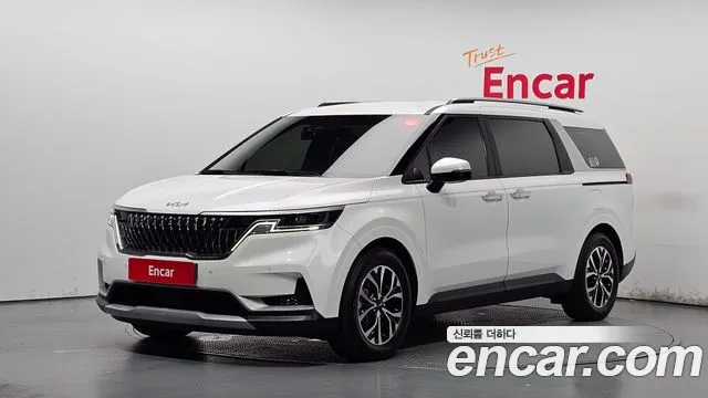 Kia Canival 2023 — photo 1
