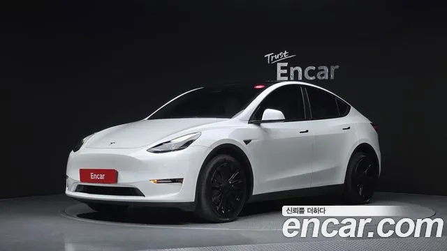 Tesla Model Y 2022 — photo 1