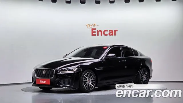 Jaguar XE 2020 — photo 1