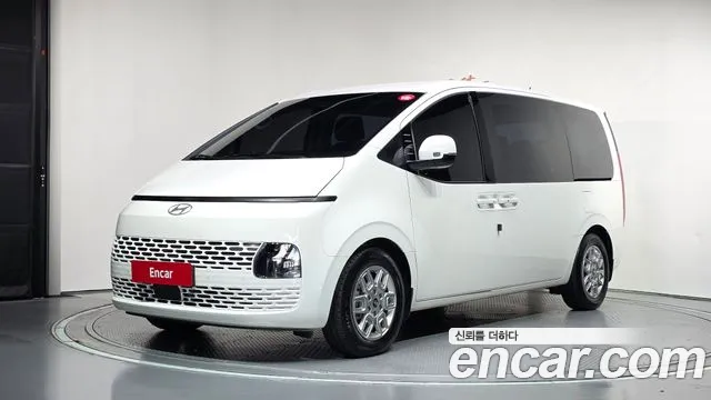 Hyundai Staria 2025 — photo 1