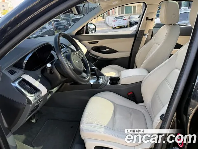 Jaguar E-PACE 2019 — photo 1