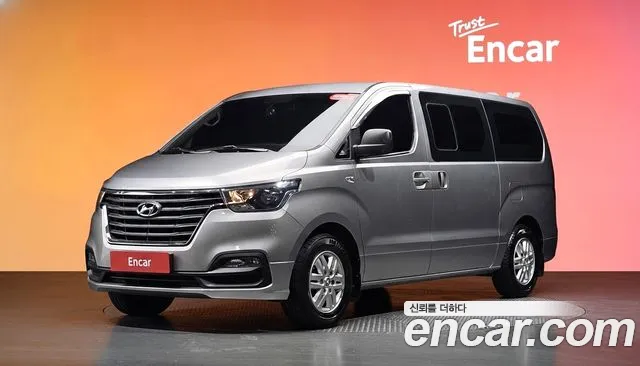 Hyundai Starex 2019 — photo 1