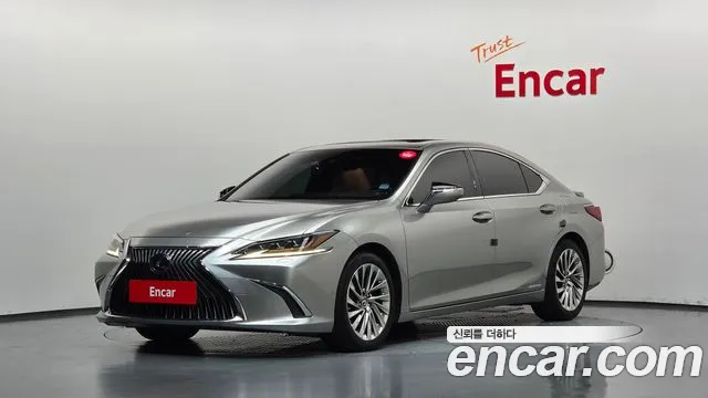 Lexus ES 2019 — photo 1