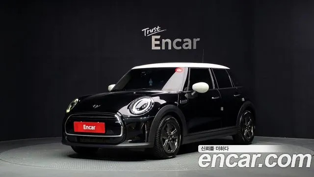 Mini Cooper 2023 — photo 1