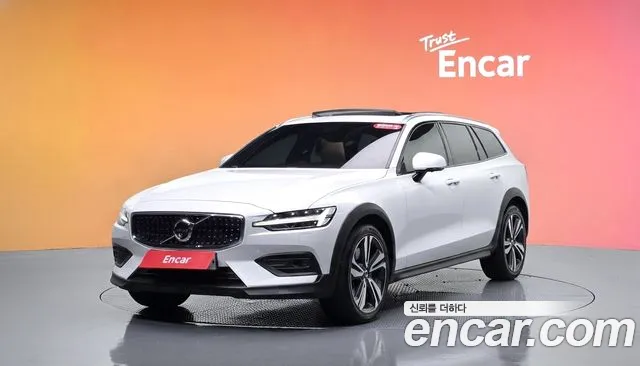 Volvo V60 2019 — photo 1