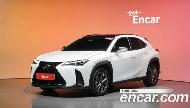 Lexus UX 2026 — photo 1