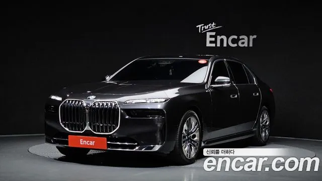 BMW 7-Series 2023 — photo 1