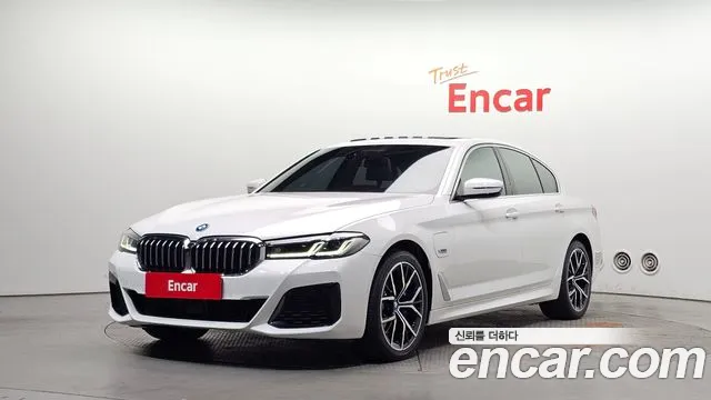 BMW 5-Series 2022 — photo 1