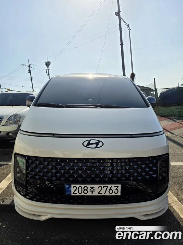 Hyundai Staria 2025 — photo 1