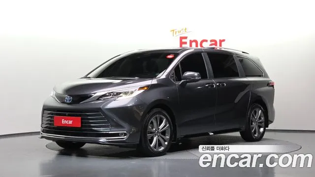 Toyota Sienna 2025 — photo 1