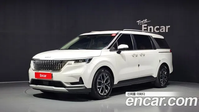 Kia Canival 2023 — photo 1
