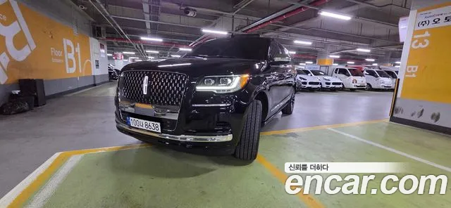 Lincoln Navigator 2022 — photo 1