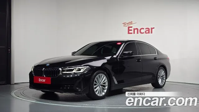 BMW 5-Series 2022 — photo 1
