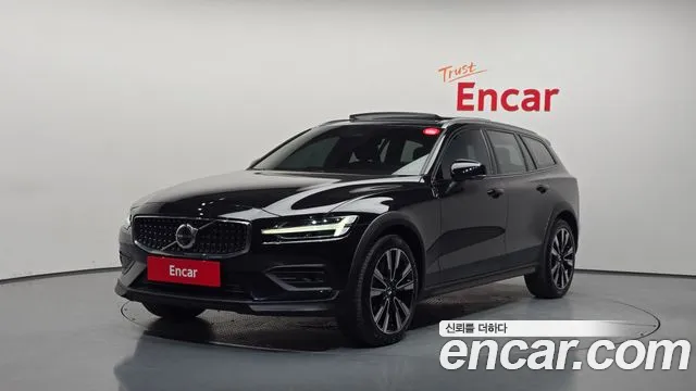 Volvo V60 2025 — photo 1