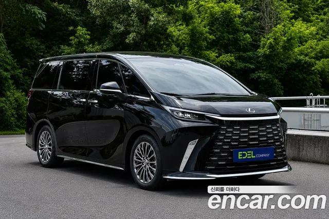 Lexus LM 2025 — photo 1