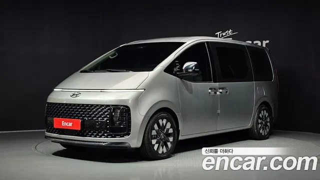 Hyundai Staria 2023 — photo 1