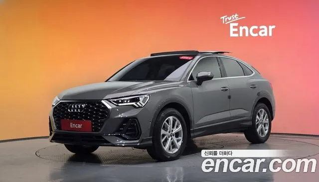 Audi Q3 2022 — photo 1
