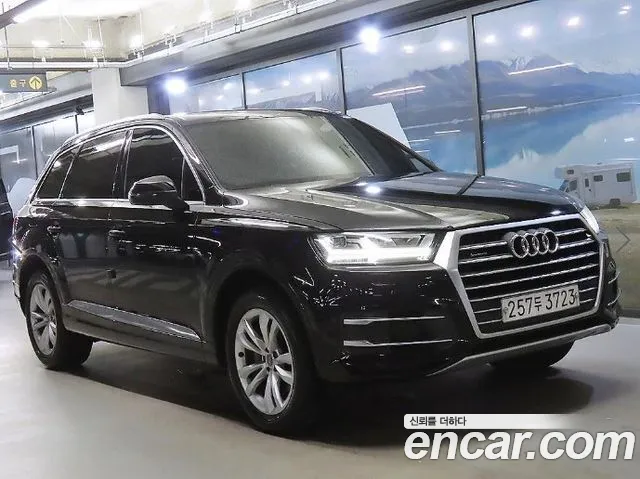 Audi Q7 2019 — photo 1