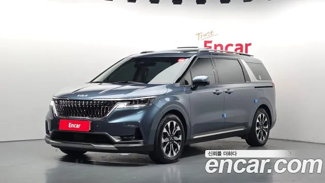 Kia Canival 2023 — photo 1