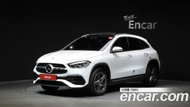 Mercedes-Benz GLA-Class 2023 — photo 1