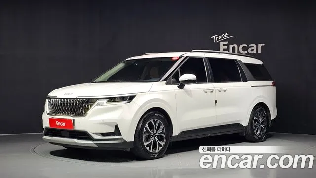 Kia Canival 2023 — photo 1