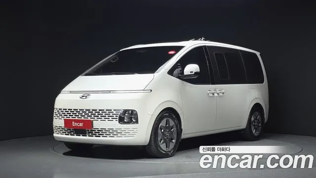 Hyundai Staria 2022 — photo 1