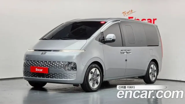 Hyundai Staria 2023 — photo 1