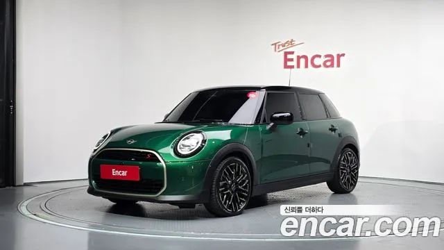 Mini Cooper 2025 — photo 1