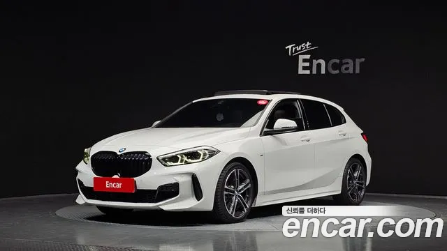 BMW 1-Series 2023 — photo 1