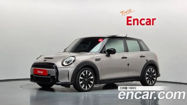 Mini Cooper 2022 — photo 1