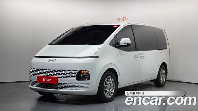 Hyundai Staria 2025 — photo 1