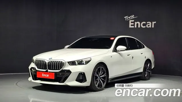 BMW 5-Series 2025 — photo 1