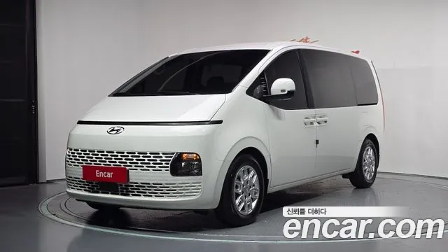 Hyundai Staria 2023 — photo 1